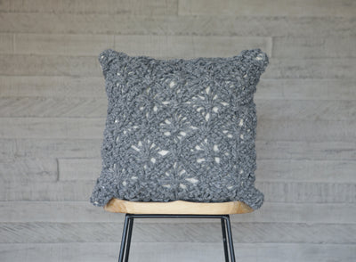 Cojin Crochet lana gris